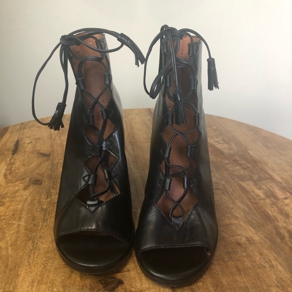 Frye lace up leather heels with leather laces/tassels. Excellent condition, 7.5 - Picture 5 of 14